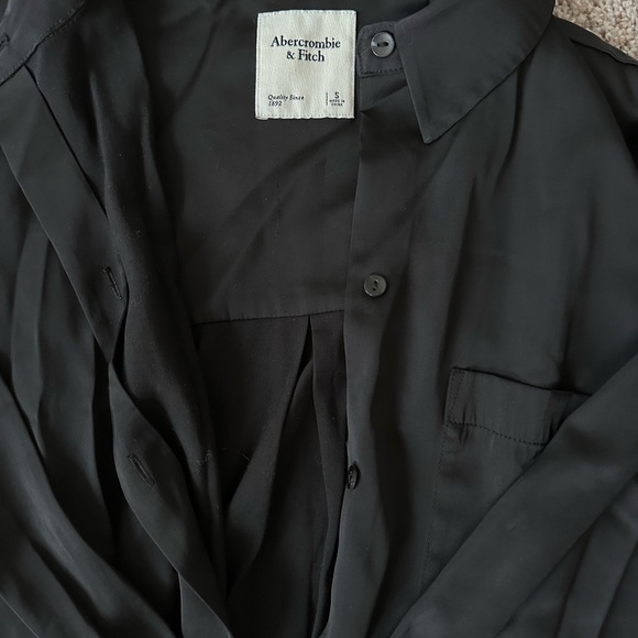 Abercrombie & Fitch Black Oversized Satin Button-Up Shirt - Picture 2 of 4